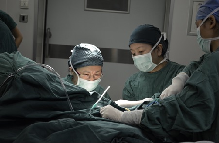 现代医院实施盆底肌“补片”重建手术 终结多年尿失禁、肠膨出尴尬