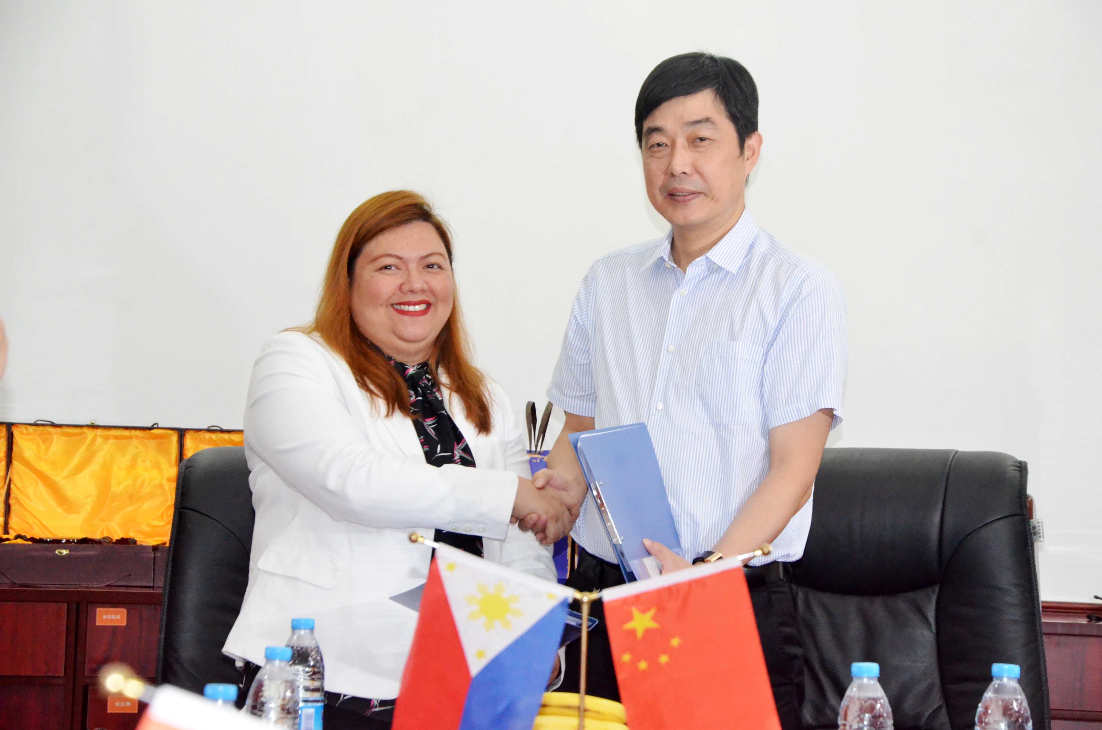 我院与菲律宾MediCard签署医疗健康保险合作协议